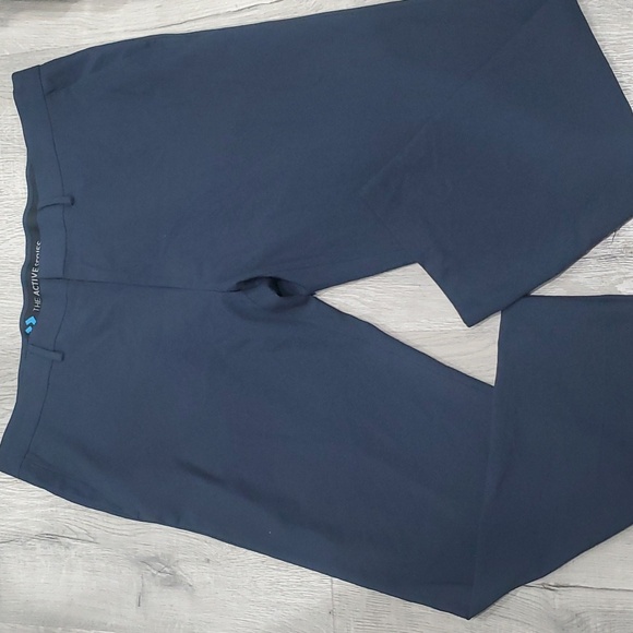 Men’s Haggar Flat Front Straight Fit Active Series Pants size 44x29 - Picture 1 of 3